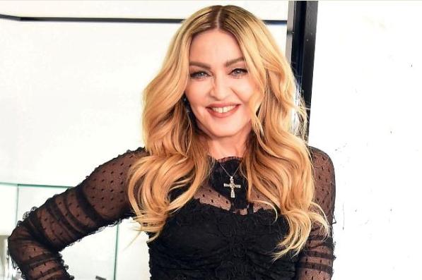 Madonna yüz germe işlemi hakkında bilgi