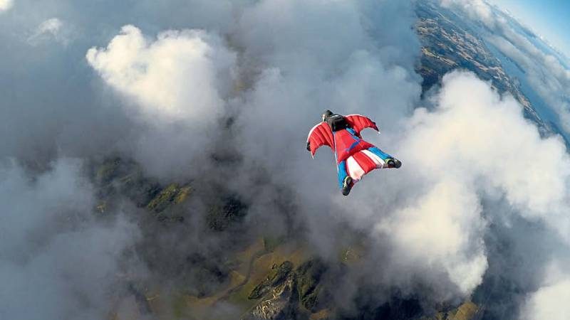 Wingsuit Sporu Yapmak (Havada Uçmak)