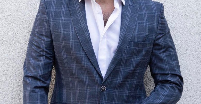 Lacivert Ekose Blazer Ceket: Klasik Tarza Modern Bir Dokunuş