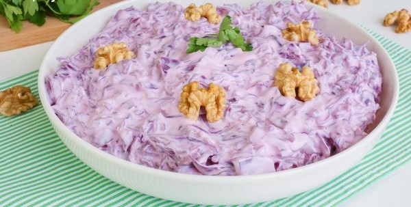 Yoğurtlu Mor Lahana Salatası